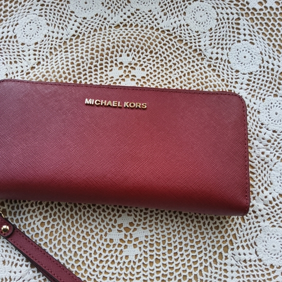 Michael Kors Wallet/Wristlet NWT Cherry Jest Set Travel Leather Gold Hardware - Picture 2 of 12